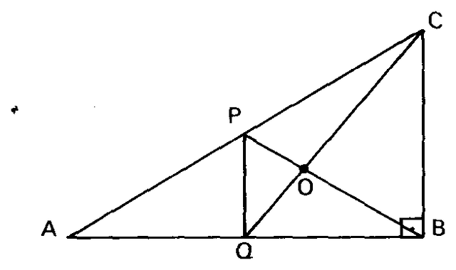 Triângulo retângulo ABC com o segmento QP paralelo a BC e o ponto O.