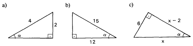 Três triângulos retângulos com o ângulo α.