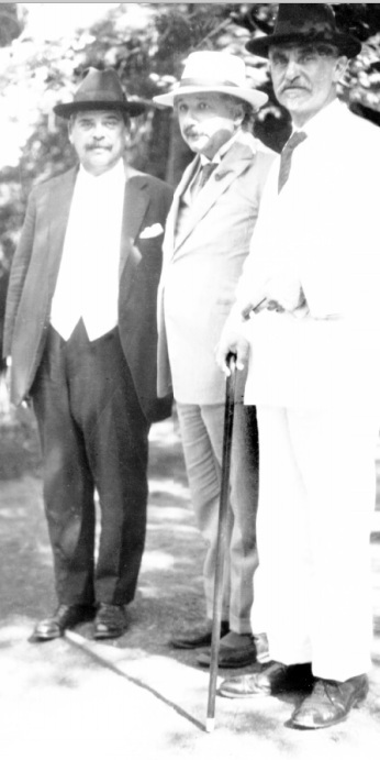 Einstein no Jardim Botânico do Rio de Janeiro, em maio de 1925.