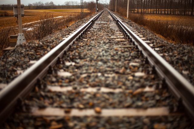 Os trilhos do trem nunca se encontram.