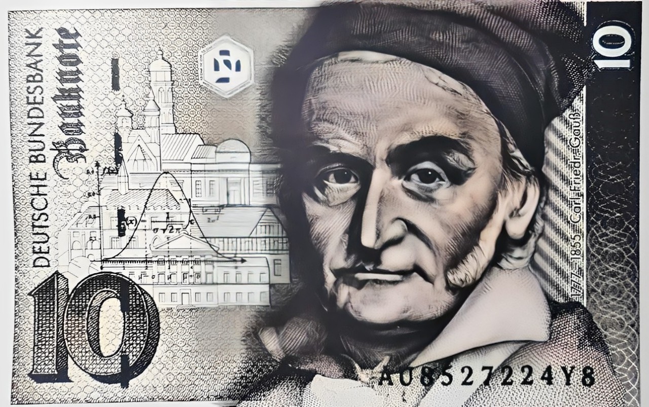 A nota de 10 marcos alemães (1989–2001): Gauss, a curva normal e a fórmula, ao lado de prédios de Göttingen.